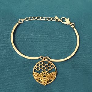 BEEautiful bracelet.